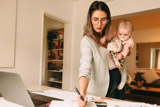 Očima starý holky: Opravdu je ženské poslání zblbnout na mateřské? Za ty tři roky se ze mě stala idiotka - Proženy.cz